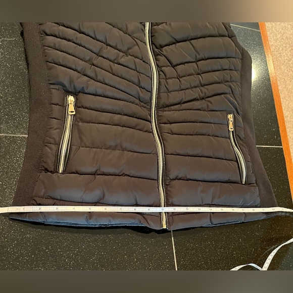 Greenlander Puffer Vest Faux Fur Hood removable Black Womens SZ. Large - Picture 10 of 16